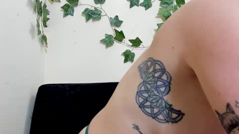 Paulinches online show from April 22, 10:17 pm