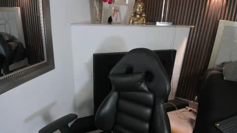 Paulys  online show from April 8, 11:57 am