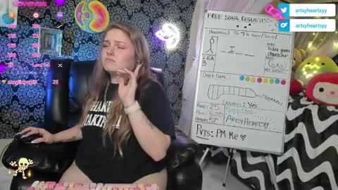 ArtsyHeartsyy online show from December 14, 5:07 am