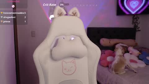 peacherry_ online show from April 7, 11:18 pm