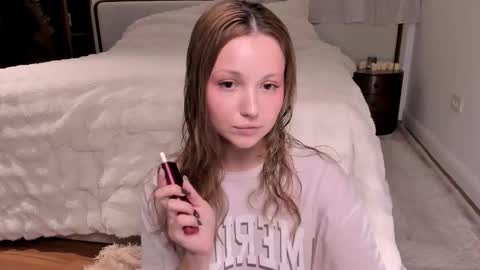 Lili online show from November 4, 6:59 am