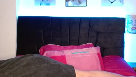 pearlatin online show from December 22, 1:34 am