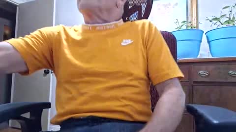 peepingmale online show from December 15, 4:04 pm