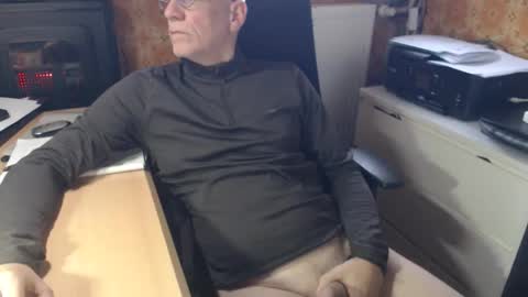 Pemue65 online show from November 18, 8:06 am