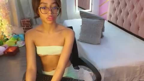 peneelopeecute online show from December 20, 9:11 pm