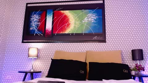 Penelope  Lets get to 100 hands up  online show from April 14, 4:05 am