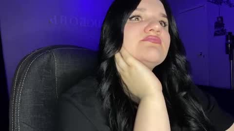 penny_perry online show from April 18, 6:43 pm