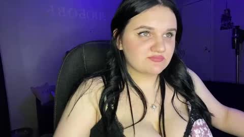 penny_perry online show from April 15, 7:16 pm