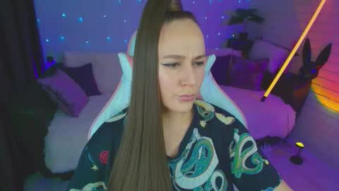 Dia  online show from September 24, 9:21 pm