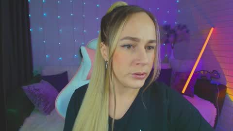 Dia  online show from January 25, 10:39 pm