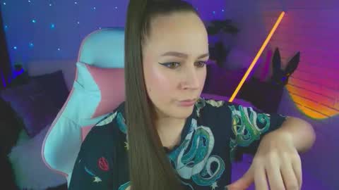 Dia  online show from October 13, 8:55 pm