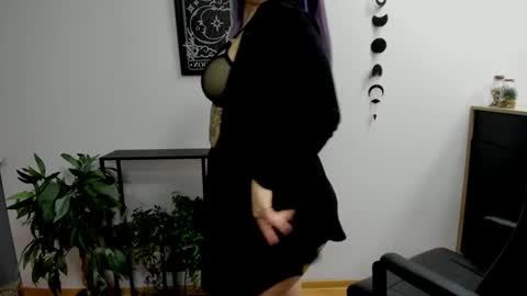 Gabbie online show from February 2, 9:02 pm