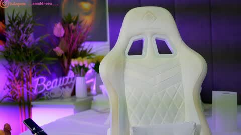 Dee online show from November 5, 3:25 pm