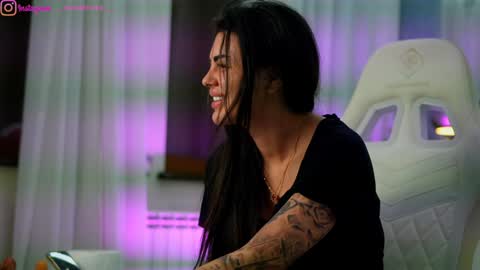 Dee online show from February 24, 6:00 pm