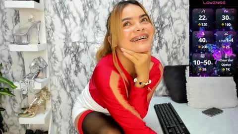 Perla Thompson online show from February 26, 11:41 pm