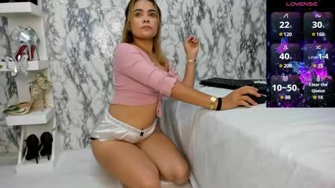 Perla Thompson online show from February 16, 9:59 pm