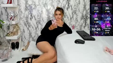 Perla Thompson online show from February 22, 12:49 am