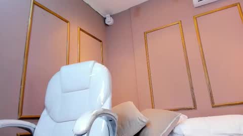 PerlaPreciosa online show from November 1, 5:17 am