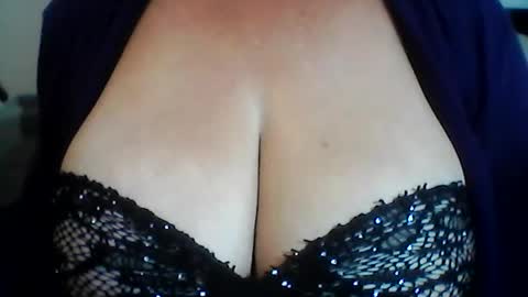 perlita070822 online show from June 25, 5:12 am