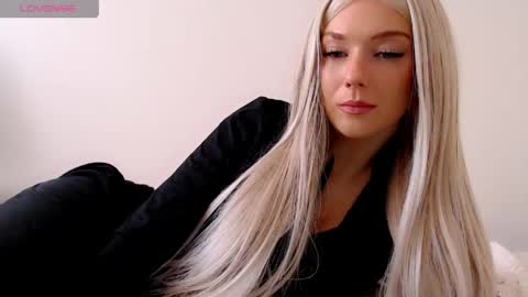 Isabella online show from March 23, 9:25 am