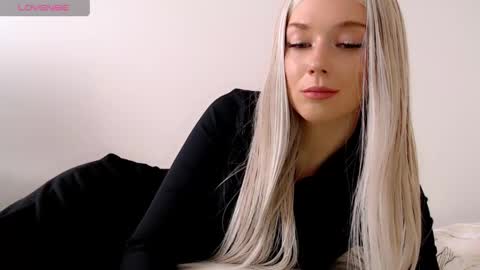 Isabella online show from April 16, 9:31 am