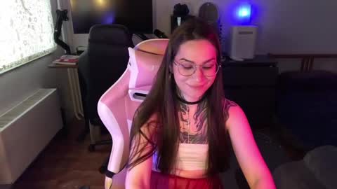 petal_dust_ online show from April 20, 2:53 pm