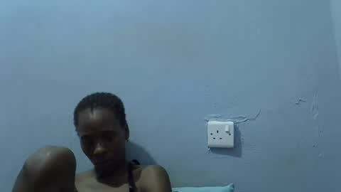 petite_bella21 online show from April 14, 11:02 am