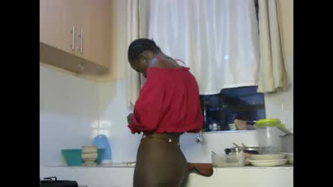 petite_lavi2 online show from April 13, 3:00 am