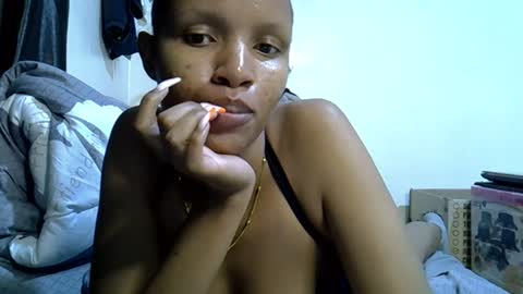 petite_melinda online show from June 16, 9:41 pm