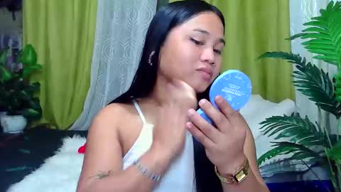 Snapshot of petite_trish chatting on October 3, 1:04 am trish online show from October 3, 1:04 am