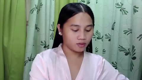 Snapshot of petite_trish chatting on February 2, 8:34 am trish online show from February 2, 8:34 am