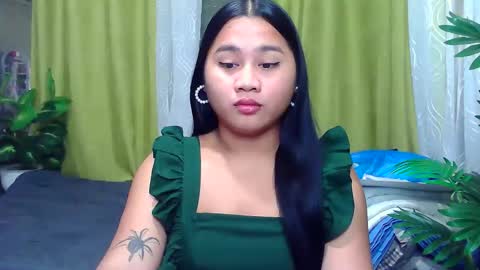 Snapshot of petite_trish chatting on September 26, 12:07 am trish online show from September 26, 12:07 am