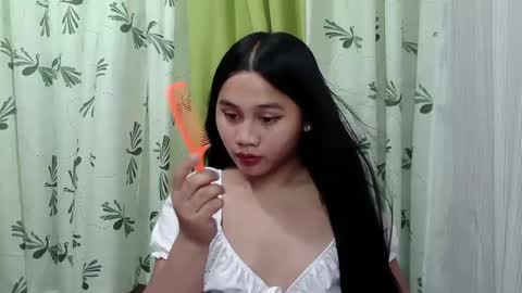 Snapshot of petite_trish chatting on February 11, 10:36 am trish online show from February 11, 10:36 am
