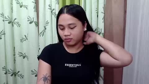 Snapshot of petite_trish chatting on February 23, 5:56 am trish online show from February 23, 5:56 am