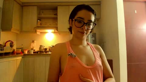 Lunna online show from April 10, 1:55 am