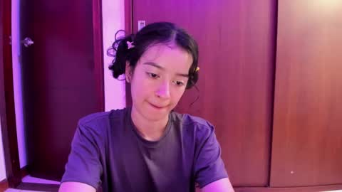 Snapshot of petitee_lunna chatting on February 23, 5:01 am Lunna online show from February 23, 5:01 am