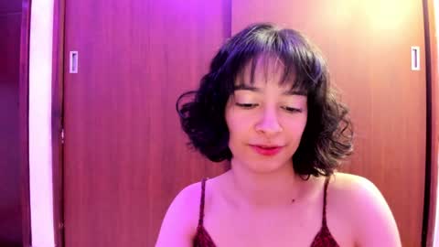 Snapshot of petitee_lunna chatting on December 8, 3:40 am Lunna online show from December 8, 3:40 am