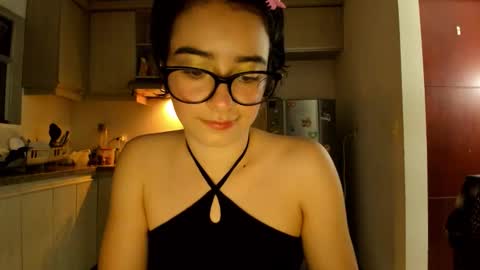 Lunna online show from March 25, 1:01 am