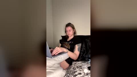 I am very new and dont know what im doing lol online show from April 15, 7:58 pm