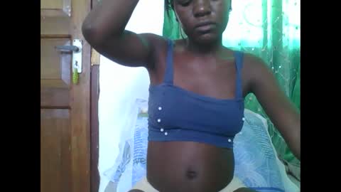 petitesweetchiq online show from November 27, 8:33 am