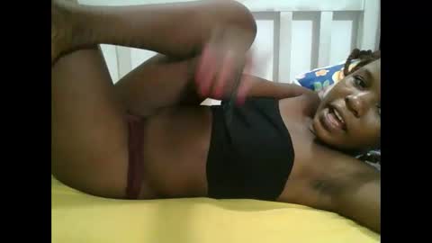 petitesweetchiq online show from February 28, 8:13 pm