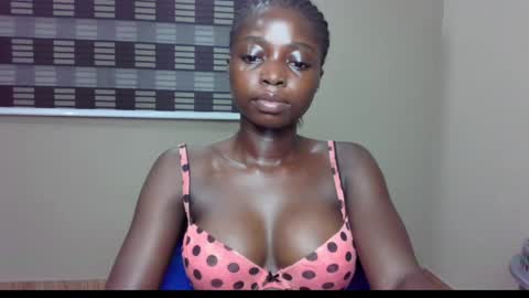 petitexxebony online show from May 31, 7:26 pm