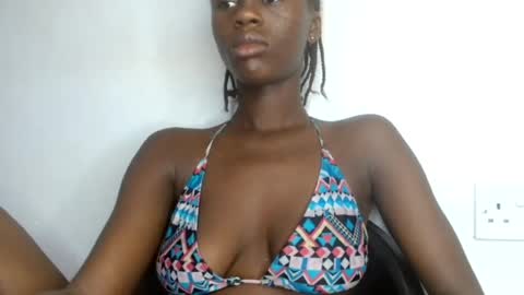 petitgirl88 online show from July 13, 6:28 am