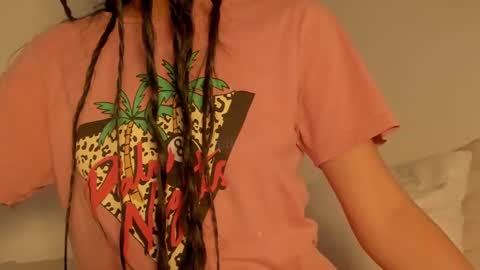 Snapshot of petitgirl_ chatting on March 1, 4:54 pm  J A S S  online show from March 1, 4:54 pm