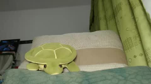 petyte83 online show from February 1, 9:39 am