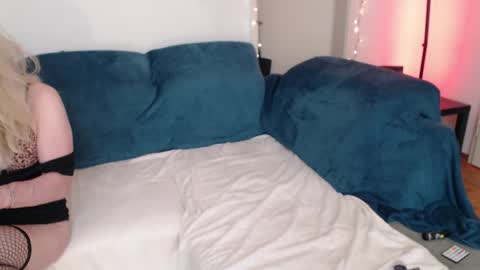 Peaches online show from April 18, 7:58 pm