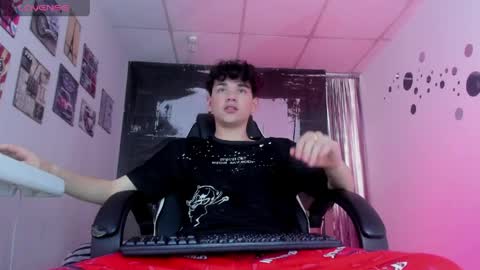 PHILLIP online show from April 8, 9:29 pm