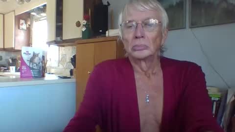 phillipa online show from November 24, 3:54 pm