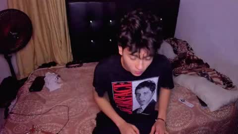 picaszomilos350 online show from February 9, 5:11 am