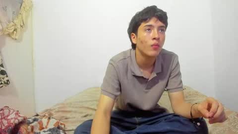 picaszomilos350 online show from April 14, 6:16 am